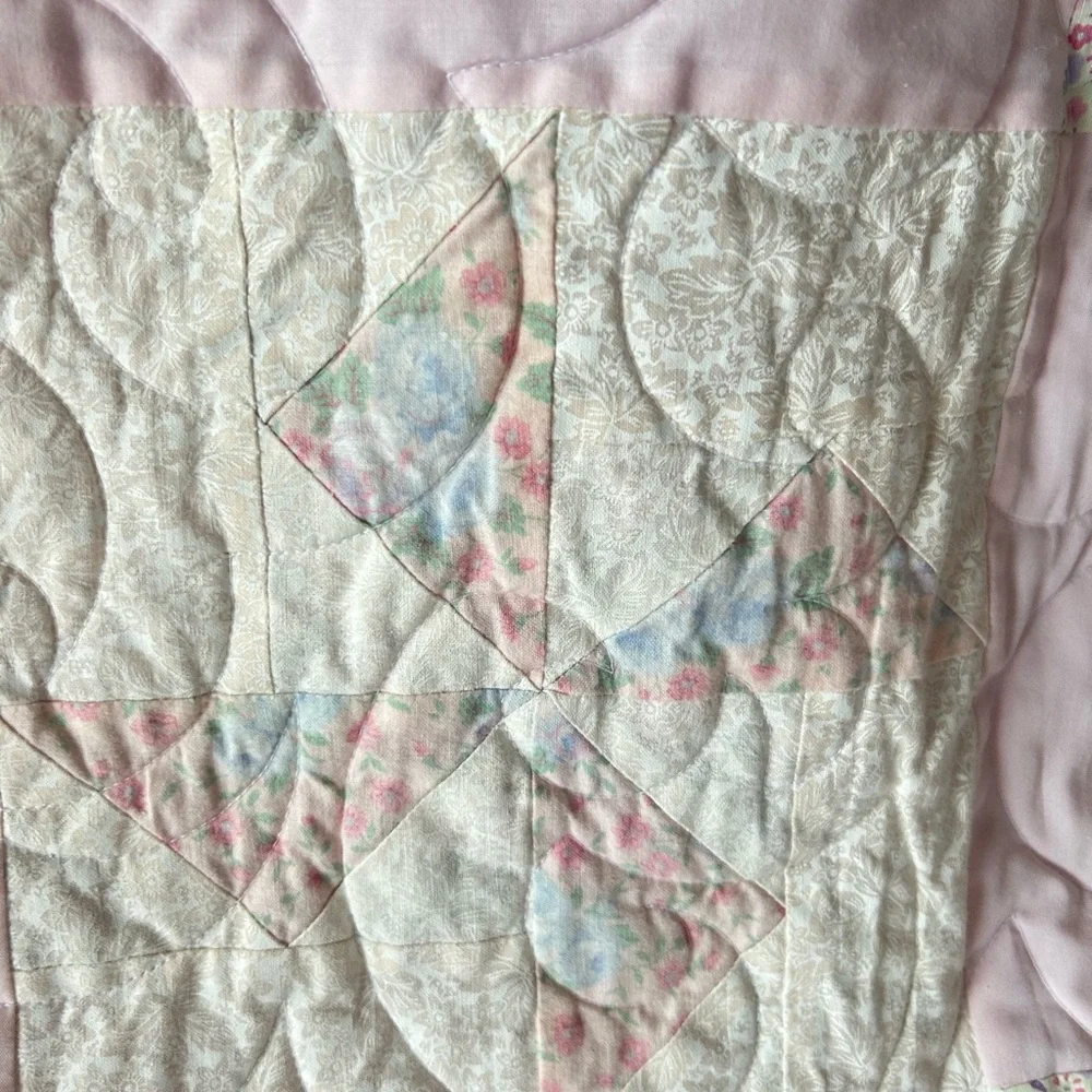 Pink and White Quilted Bedspread - Picture 5 of 10